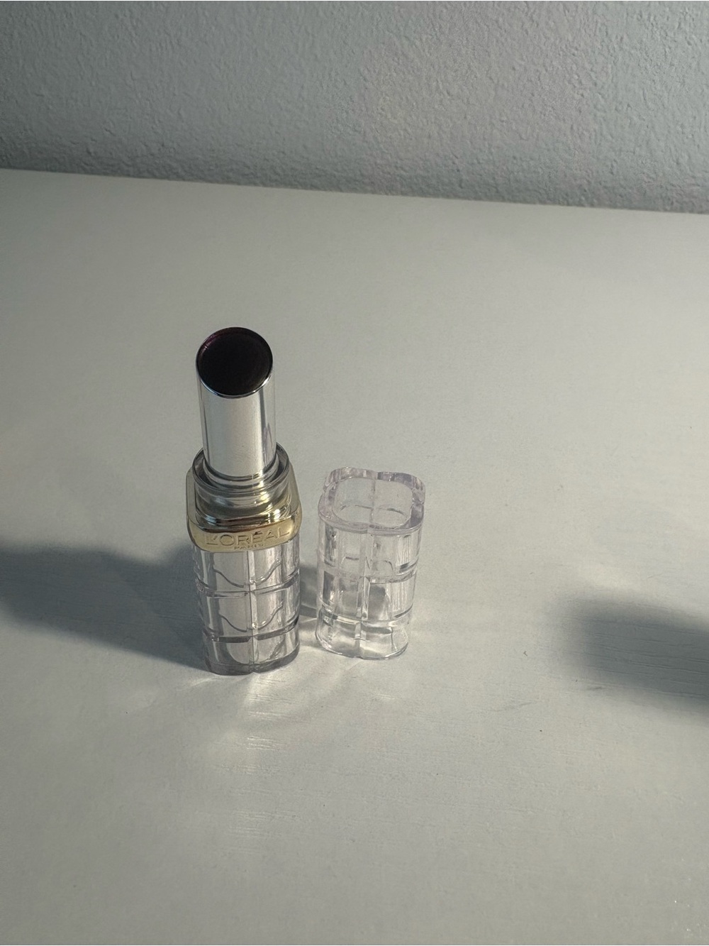 L'Oreal Paris Makeup Colour Riche Shine Lipstick, #930 Splendid Blackberry (NEW)